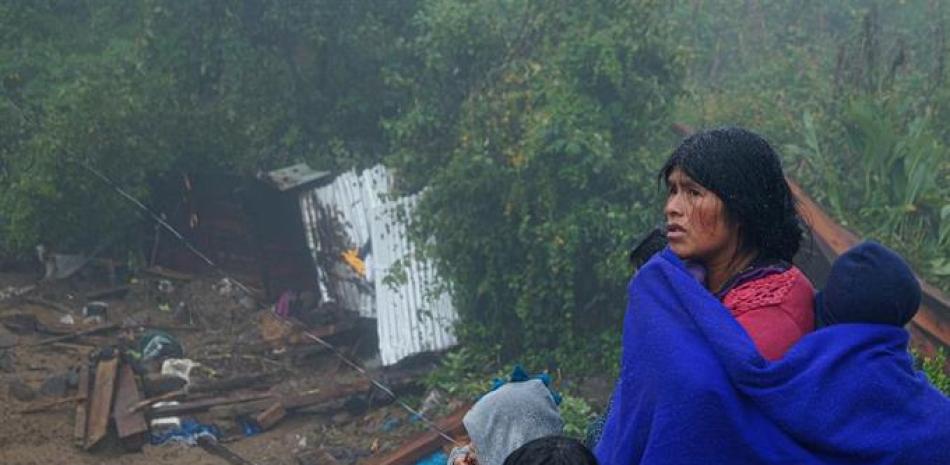 Damnificados por la tormenta Eta. / EFE