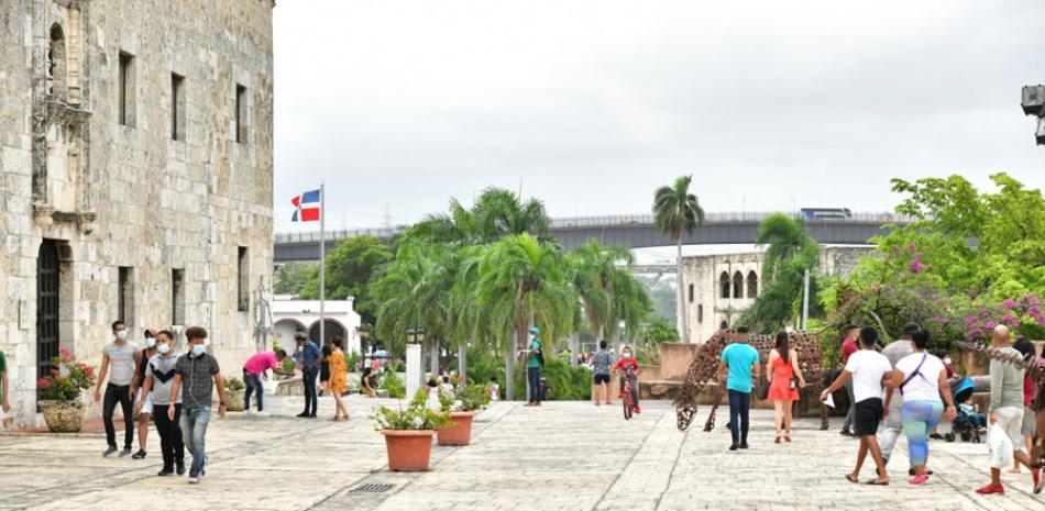 La Plaza de España es uno de los lugares más frecuentados de la Ciudad Intramuros.