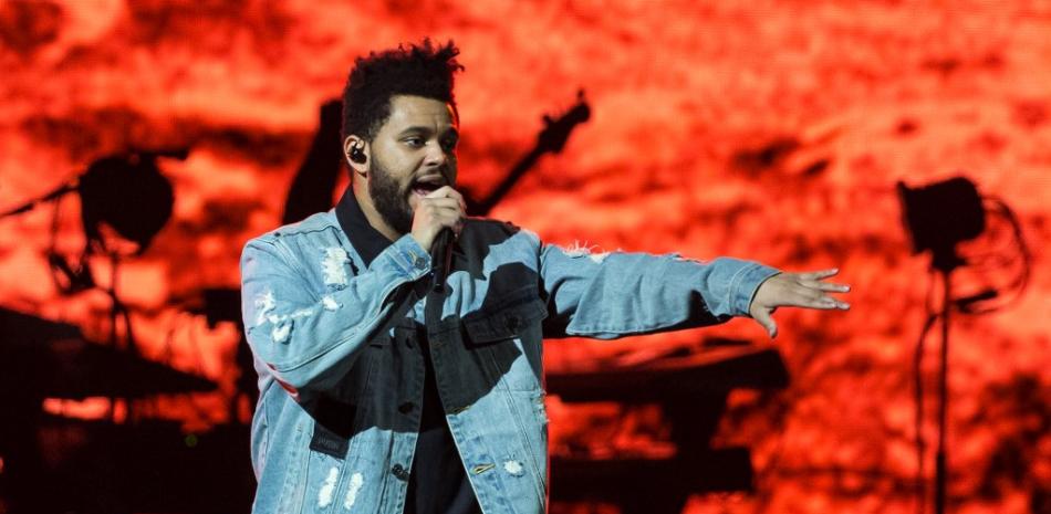En esta foto de archivo tomada el 19 de octubre de 2017, el cantante The Weeknd se presenta en su gira mundial Starboy: Legend of the Fall 2017 en el AT&T Center en San Antonio, Texas. Suzanne Cordeiro / AFP