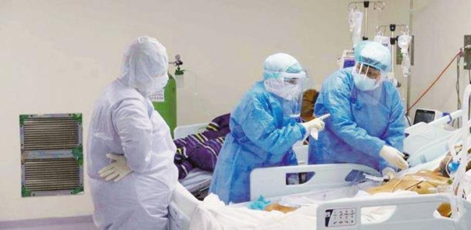 El Ministerio de Salud Pública informó 600 hospitalizados para una tasa de 18%; 189 permanecen en unidades de cuidados intensivos. ARCHIVO
