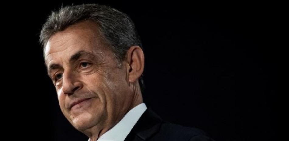 En esta foto de archivo tomada el 21 de junio de 2019, el ex presidente francés Nicolas Sarkozy pronuncia un discurso mientras asiste a una conferencia. Fuente: AFP/Thomas Samson.