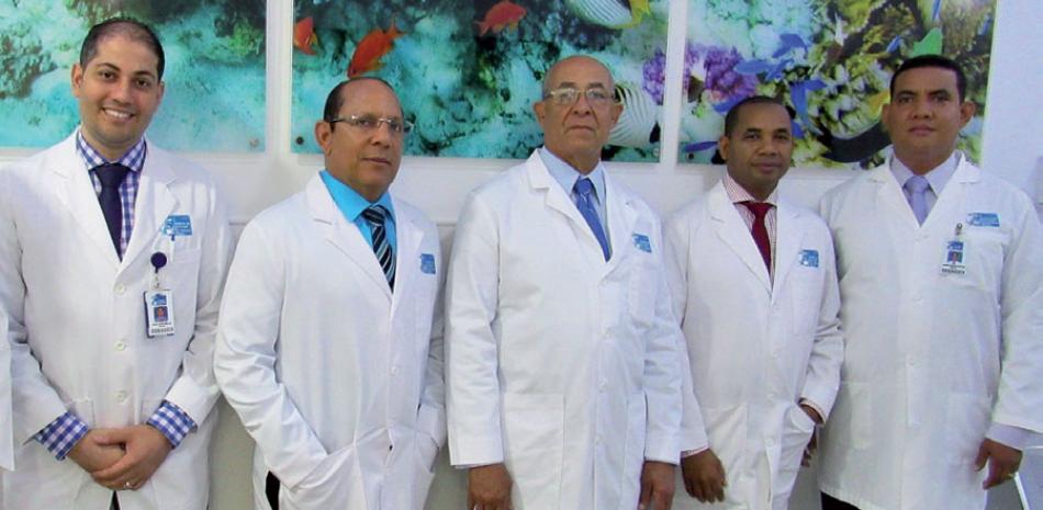 Carlos Peña, Samuel Arias, Bolívar Rodríguez, Obarry Marte y Ramírez Mendoza, especialistas en urología.