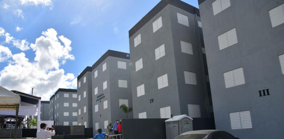 El proyecto habitacional está conformado por nueve edificios de cuatro pisos cada uno, con dos apartamentos por nivel, en Santo Domingo Norte. /JORGE CRUZ