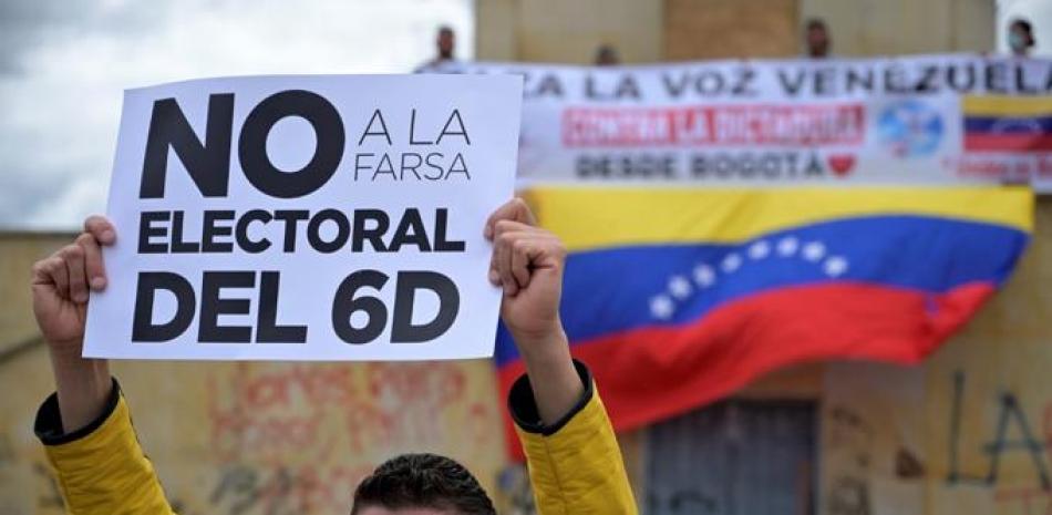 Ciudadanos venezolanos se manifiestan contra las elecciones legislativas de Venezuela del 6 de diciembre de 2020. Raul Arboleda / AFP