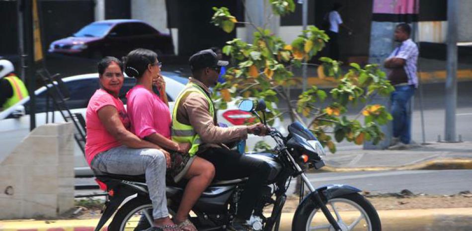 Motociclistas violan con frecuencia la Ley de Tránsito.
