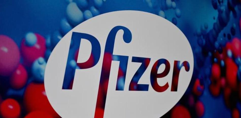 El logotipo de Pfizer se ve en la sede de Pfizer Inc. el 9 de diciembre de 2020 en la ciudad de Nueva York. Angela Weiss / AFP
