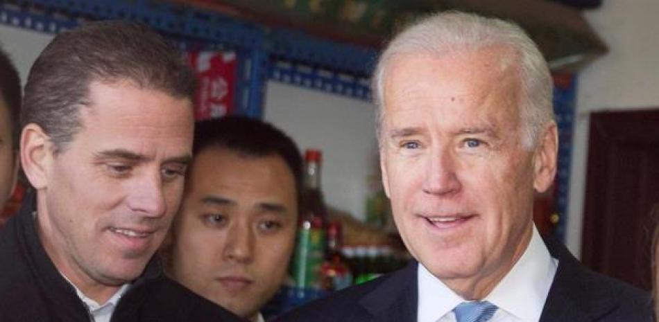 Joe Biden recorre un callejón Hutong con su hijo Hunter Biden en Beijing, China.

Foto: EFE/EPA/ANDY WONG / POOL