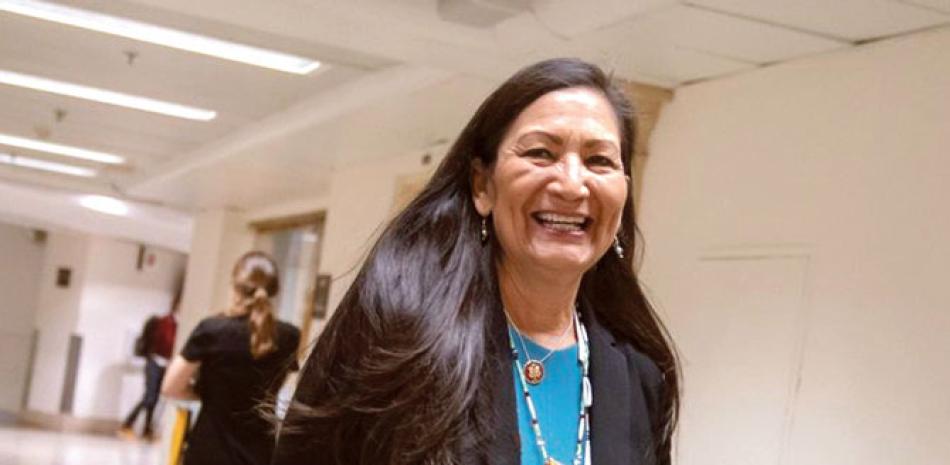 Debra Hallant será la primera secretaria de gabinete nativa americana. AP