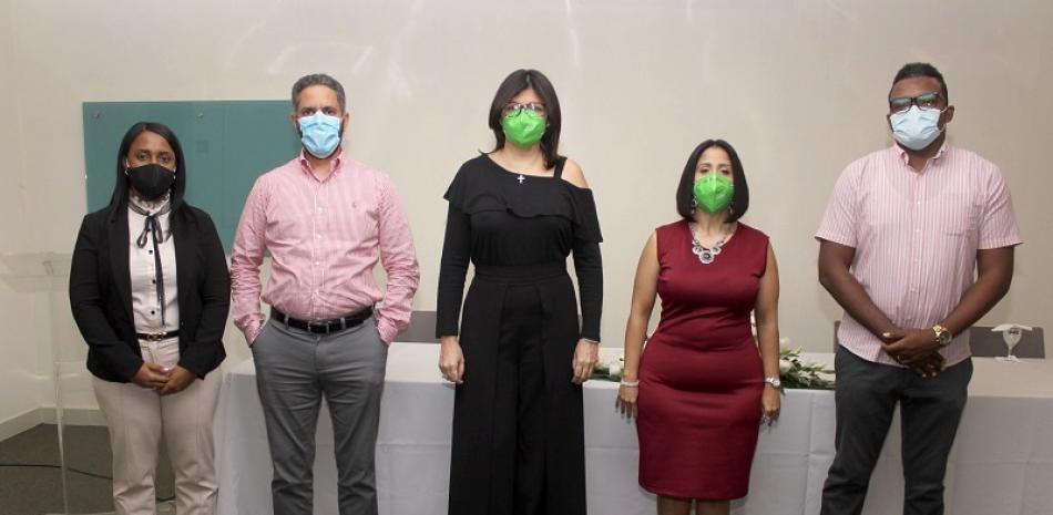 Los psicólogos Lisette Ramos, Ramón Emilio Almánzar, Ana Simó, Heidy Camilo y Mixter Cuevas.