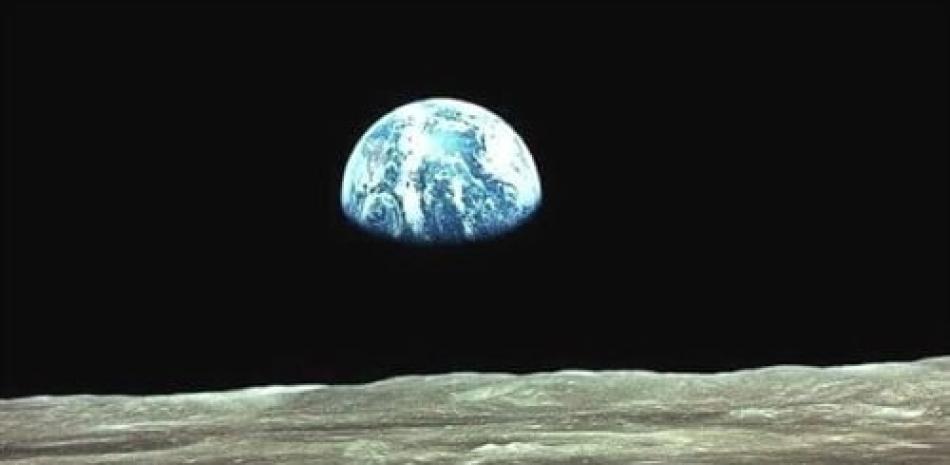La Tierra, vista desde la órbita lunar por el Apolo11.

Foto: NASA