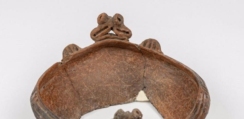 Este recipiente, fabricado entre el 1200-1500 d.C. en la actual República Dominicana, muestra una figura de rana - KRISTEN GRACE/FLORIDA MUSEUM