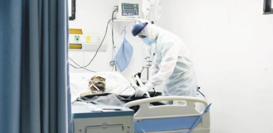 Ayer había 867 personas ingresadas en los hospitales afectados por el Covid-19, incluidos 123 con ventilación asistida.