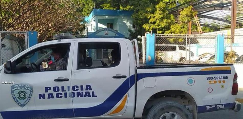 Haitiano decapita otro en Villa Jaragua, camión de la Policía Nacional.

Foto: Fausto Reyes/ LD