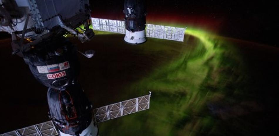 Desde La Órbita De La Estación Espacial Internacional A 269 Millas Sobre El Océano Índico Al Suroeste De Australia, Esta Fotografía Nocturna Captura La Aurora Austral O "Luces Del Sur".

Foto: NASA/ EP