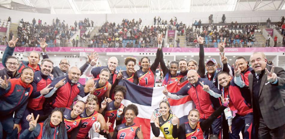 Integrantes de las Reinas del Caribe durante uno de sus pasados logros en el voleibol internacional