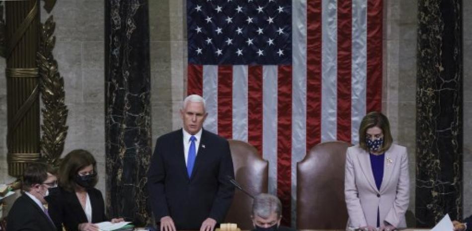 Vicepresidente Mike Pence y Presidenta de la Cámara de Representantes Nancy Pelosi. / EFE