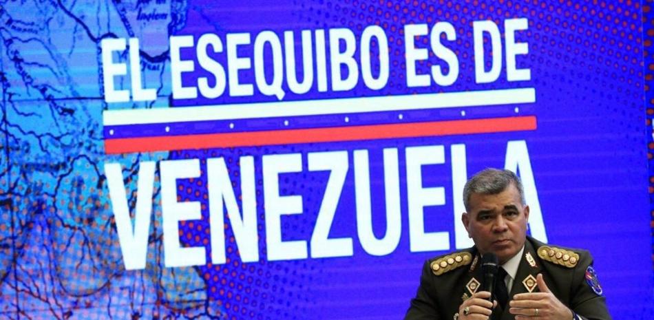 El ministro de Defensa de Venezuela, Vladimir Padrino, durante una rueda de prensa sobre Esequibo, territorio en disputa con Guyana.

Foto: MINISTERIO DE DEFENSA DE VENEZUELA