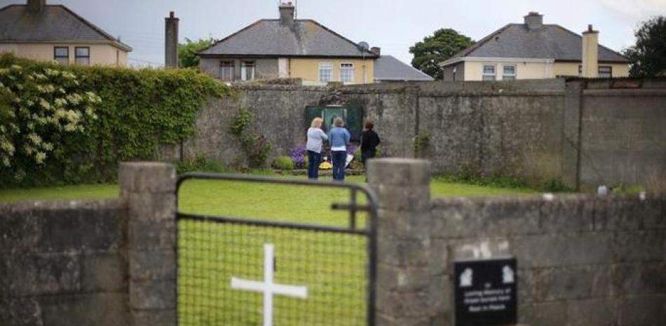 Sitio de una fosa común para niños que murieron en Tuam / Foto: Niall Carson/ AP