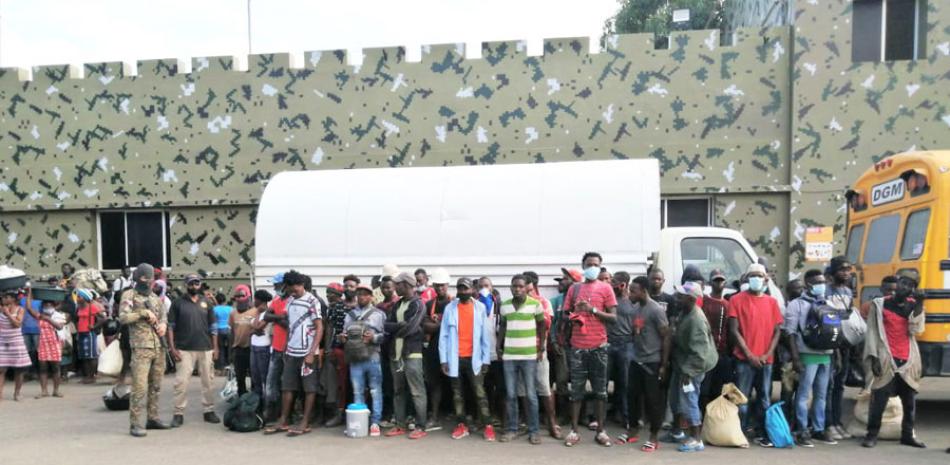 Soldados en la frontera con Haití dicen que apresan hasta 20 veces a haitianos ilegales. LISTÍN DIARIO