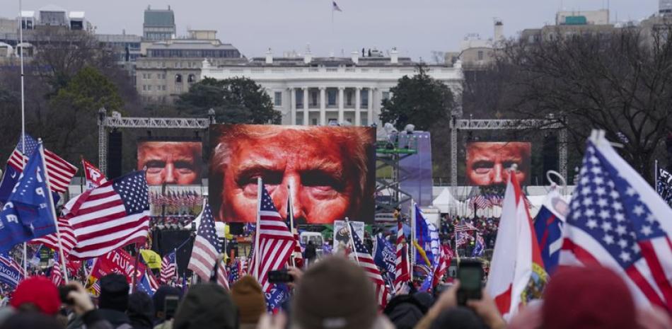 El mitin de seguidores de Donald Trump en Washington el 6 de enero del 2021, justo antes del asalto al Capitolio. (AP Photo/John Minchillo)