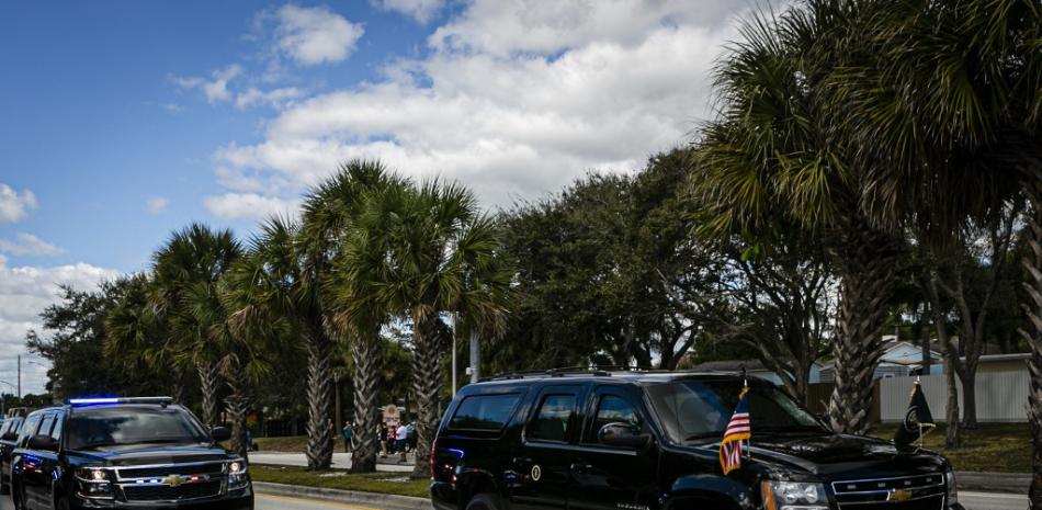 Se ve la caravana del presidente de los Estados Unidos, Donald Trump, cuando llega a Mar-a-Lago en Palm Beach, Florida, el 20 de enero de 2021.
Eva Marie UZCATEGUI / AFP