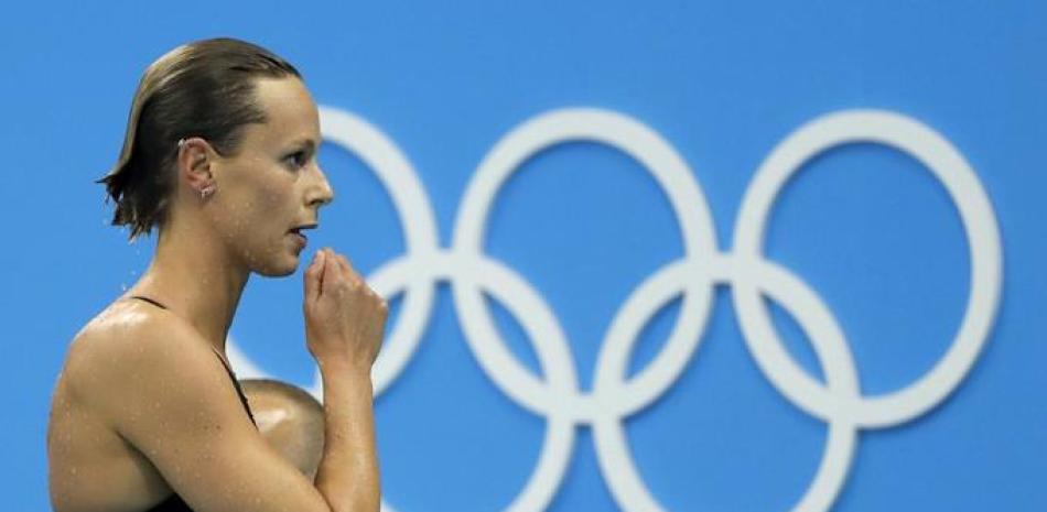 En esta foto del 8 de agosto de 2016, la nadadora italiana Federica Pellegrini revisa su tiempo tras quedar tercera en la semifinal de los 200 metros estilo libre de los Juegos Olímpicos de Río de Janeiro.