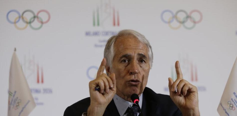 El presidente del Comité Olímpico de Italia, Giovanni Malago, gesticula durante una rueda de prensa.