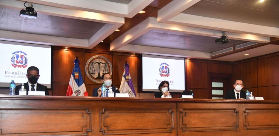 Miembros del Consejo del Poder Judicial en rueda de prensa. /VÍCTOR RAMÍREZ