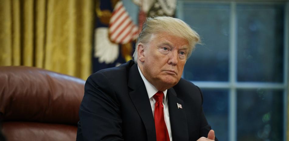 El presidente Donald Trump escucha una pregunta durante una entrevista con The Associated Press en la Oficina Oval de la Casa Blanca, el martes 16 de octubre de 2018 en Washington.

Foto: AP/ Evan Vucci