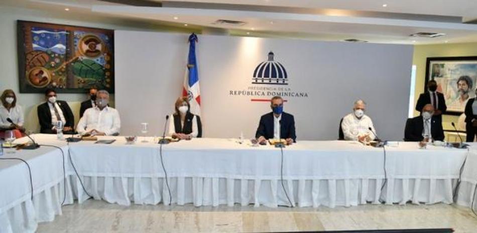 El presidente Luis Abinader y varios de sus ministros y de dirigentes del Congreso Nacional, participan en el Consejo de Gobierno en Santo Domingo Este. /RAÚL ASENCIO