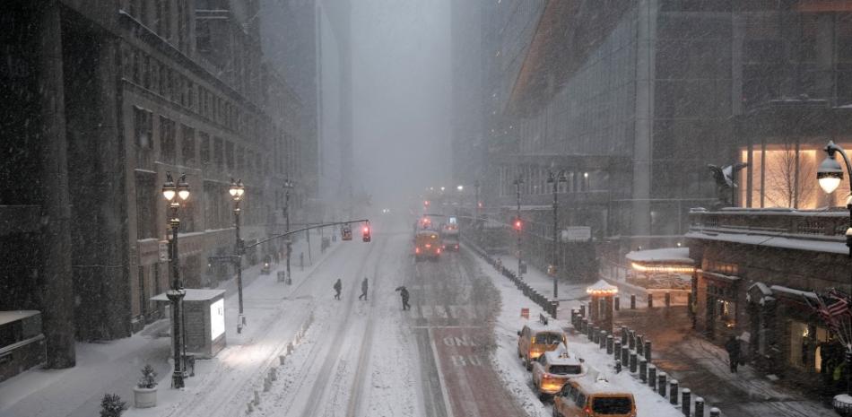 Tormenta de nieve en la ciudad de Nueva York. Fotografía tomada este lunes 1 de febrero por la agencia de noticias AFP.