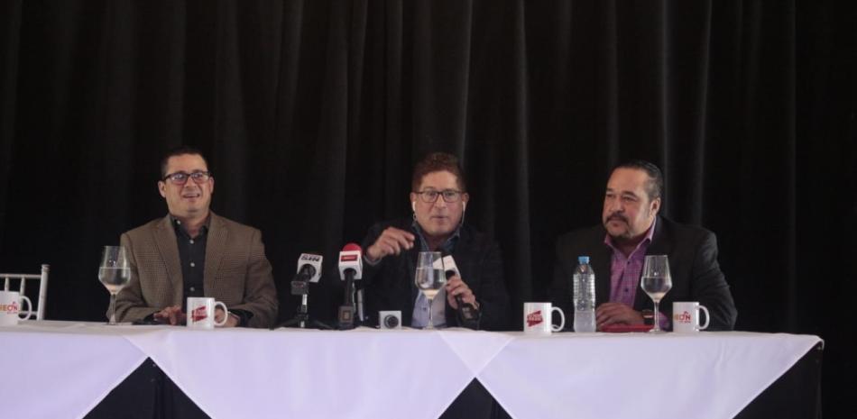Graymer Méndez, Iván Ruiz y Rafael Ventura  durante el anuncio de "La Radiorealidad".