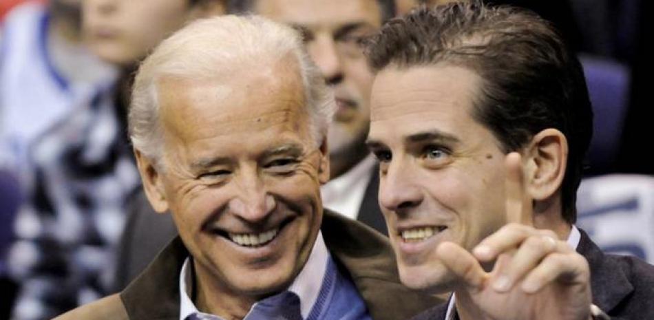 Hunter y Joe Biden juntos en un meeting de los demócratas. El País