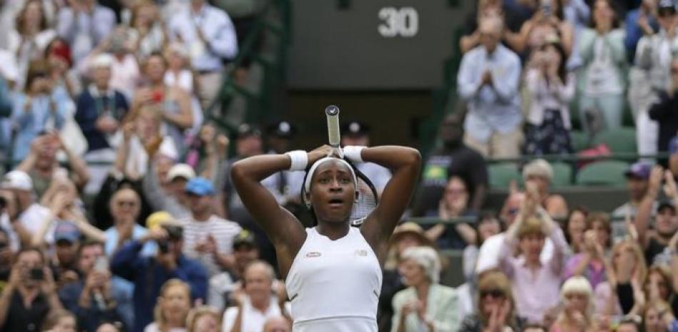 Coco Gauff reacciona tras vencer a Venus Williams en el torneo de Wimbledon. El jueves 4 de febrero del 2021 Wimbledon evalúa la posibilidad de que el torneo se dispute este año con capacidad reducida, a pesar de que anteriormente indicó el All England Club que se realizaría sin afición.