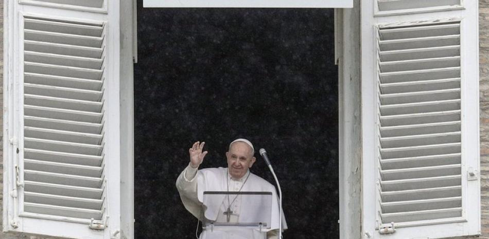 El papa Francisco en la Plaza de San Pedro, el domingo 7 de febrero del 2021. (AP Photo/Gregorio Borgia)