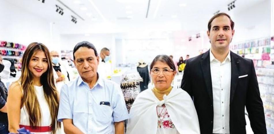 Jessica Cando, José Cando, Rosa Velásquez y Cesar Lavandera.
