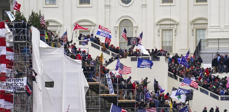 Esta foto del 6 de enero de 2021 muestra el asalto al Capitolio, en Washington.

Foto: AP/ John Minchillo