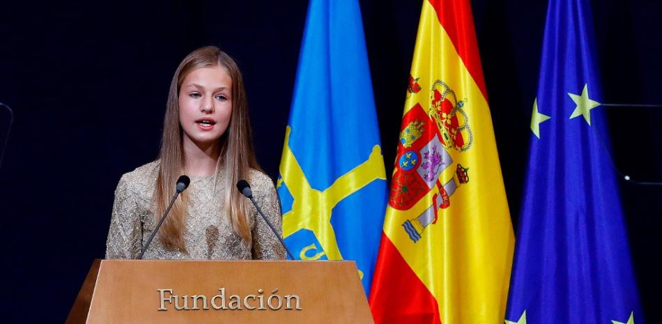 La princesa heredera Leonor de España pronuncia un discurso durante la ceremonia de entrega del premio Princesa de Asturias 2020. Foto: Andrés Ballesteros/AFP.