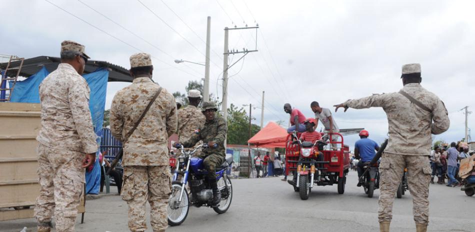 Las autoridades militares mantienen la seguridad en la zona limítrofe con Haití.