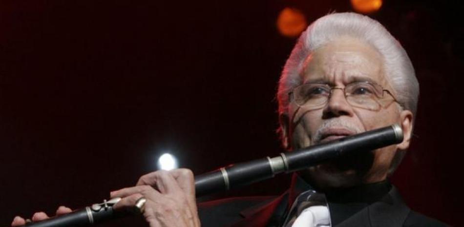 El legendario músico Johnny Pacheco tiene 85 años de edad.