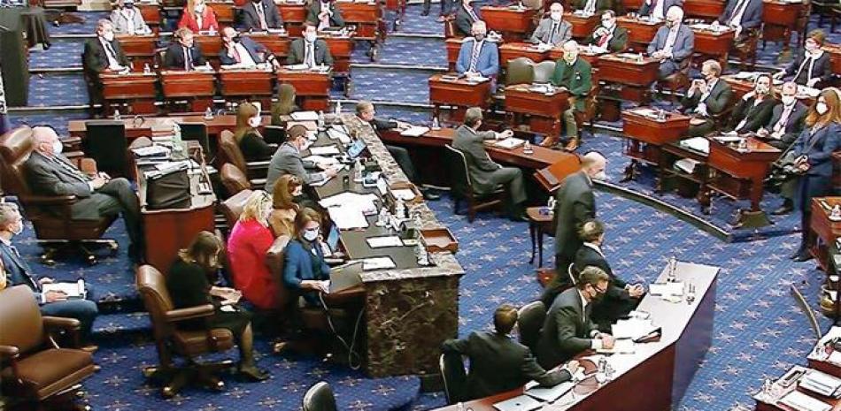 En esta imagen de video, el Senado vota sobre una moción para llamar testigos durante el segundo juicio político al expresidente Donald Trump, el sábado pasado, en el Senado. En Washington. AP