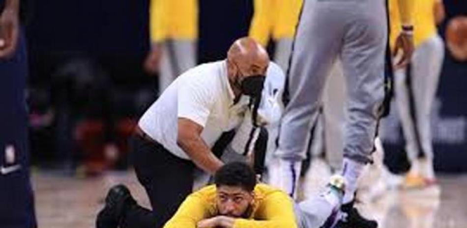 Anthony Davis, de los Lakers, lesionado.