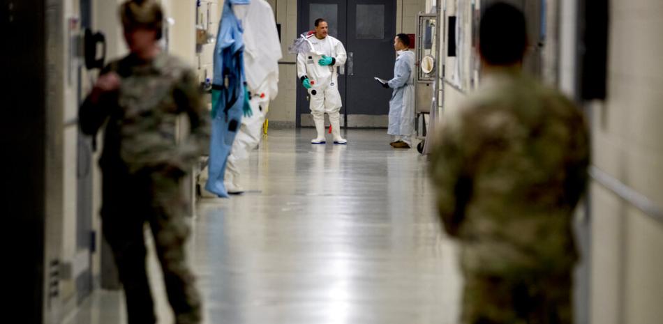 Especialistas en ciencias biológicas en el Comando de Desarrollo e Investigación Médica del Ejército de EEUU, en Fort Detrick en Frederick, Maryland, el 19 de marzo de 2020.

Foto: AP/ Andrew Harnik