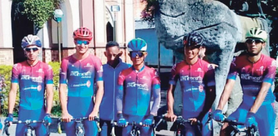 Miembros del Team Atlético de Venezuela que vendrá a la Vuelta Ciclística.