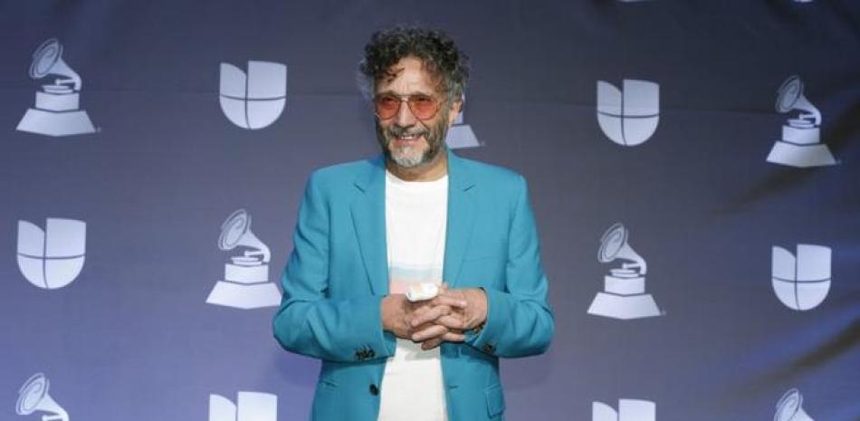 Fito Páez posa en la sala de prensa durante la ceremonia de los Latin Grammy, el 14 de noviembre de 2019 en Las Vegas. (Foto: AP, Archivo)