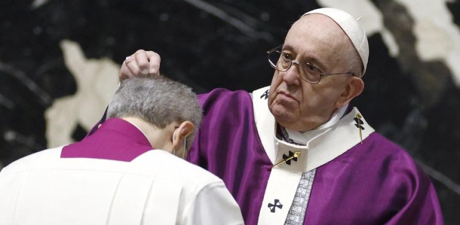 El papa Francisco en la ceremonia del Miércoles de Ceniza en el Vaticano el 17 de febrero del 2021. (Guglielmo Mangiapane/Pool photo via AP)