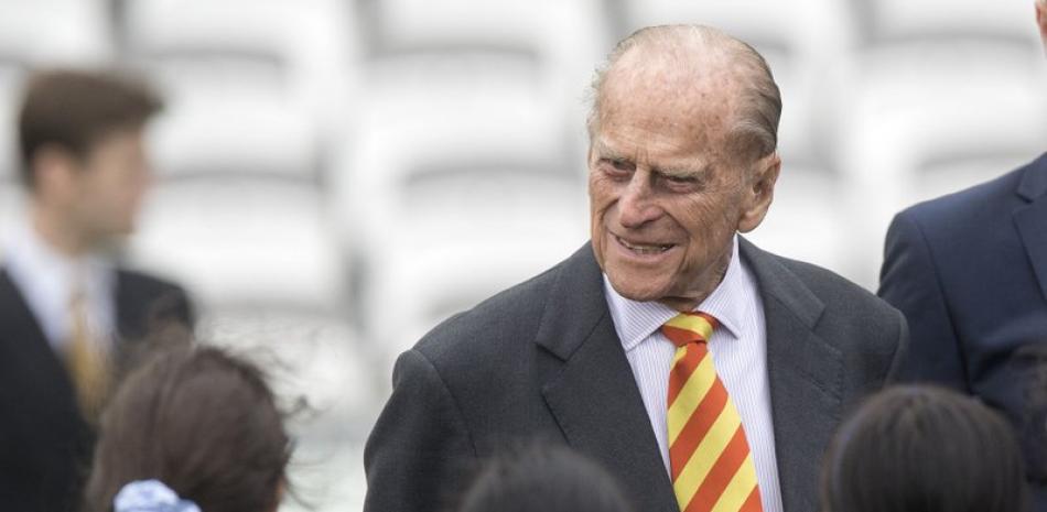 En esta imagen de archivo, tomada el 3 de mayo de 2017, Felipe de Edimburgo, marido de la reina Isabel II de Inglaterra, sonríe durante una visita al Lord's Cricket Ground para la inauguración de la Warner Stand, en Londres.

Foto: Arthur Edward/Pool/ AP