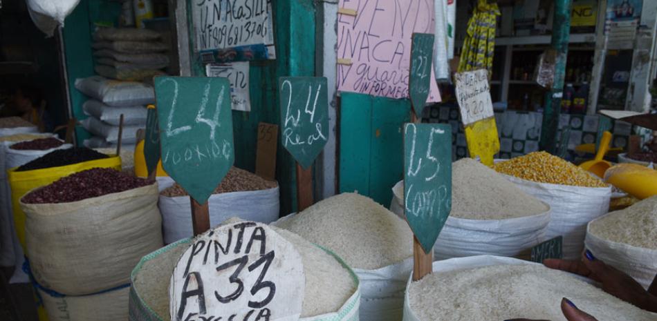 La libra de arroz se vende entre RD$30 y RD$45.00.