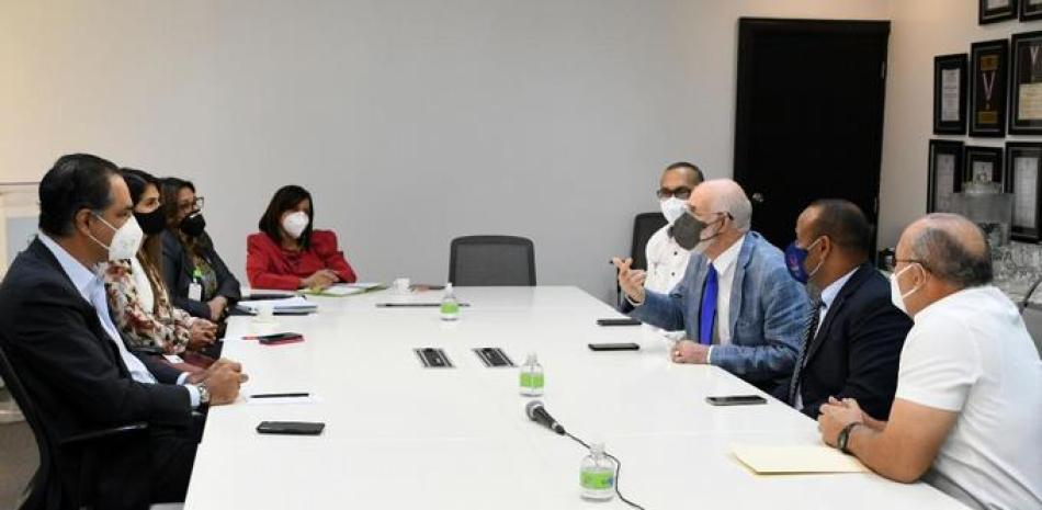 El doctor Santiago Hazim, director ejecutivo de SeNaSa, y Antonio Acosta, presidente del COD, encabezaron el encuentro.