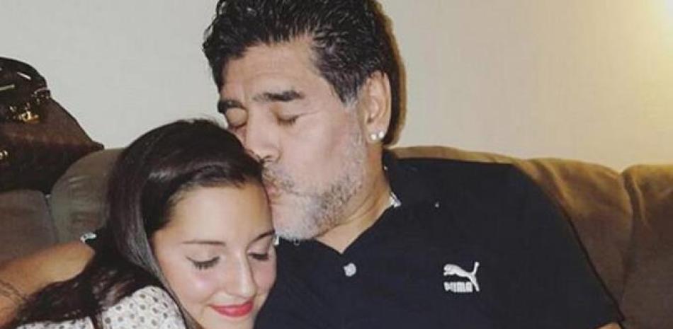 Maradona en uno de esos momentos de su vida con su hija Jana.